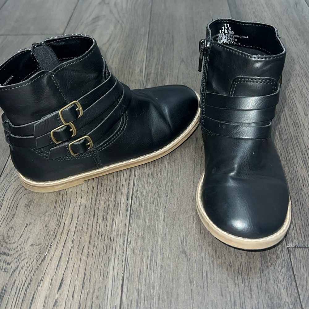 Old Navy zippered girls booties with gold hardware buckles